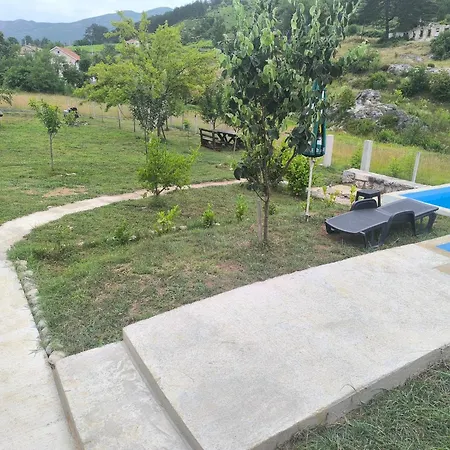 - Vikendica Vukovic * Τρέμπινιε